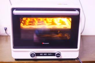 推入预热好的烤箱，180度烤25分钟即可。