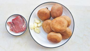 准备好所有食材。