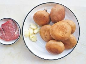 准备好所有食材。