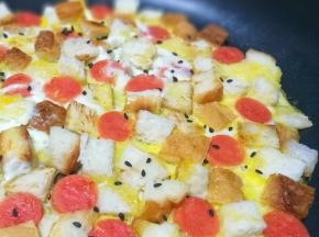 撒上黑芝麻、葱花开吃！
