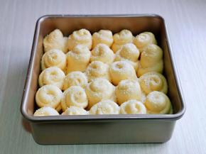 再均匀撒上椰蓉。