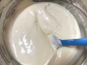 每次翻拌均匀再加入下一次蛋白霜