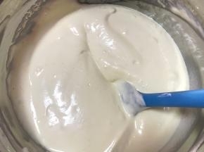 每次翻拌均匀再加入下一次蛋白霜