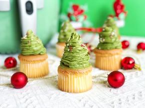 再撒一些彩色糖珠做装饰就可以了