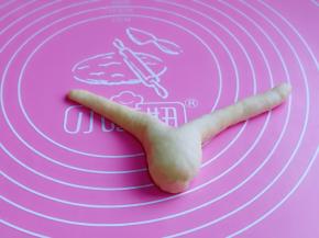 再把上面细的部分从中间切开。