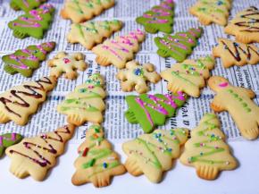 依次做完，待巧克力凝固后再去触碰。