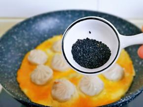 加入黑芝麻。(建议用熟芝麻)