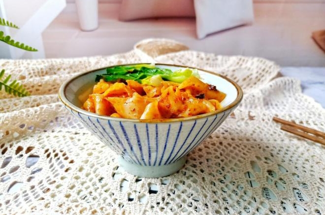 牛肉酱青菜拌面