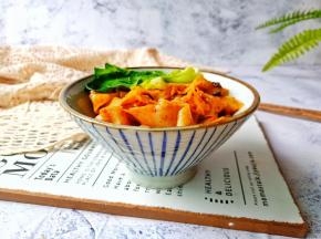 用筷子搅拌开来。