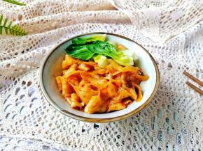 刀削面劲道爽滑！