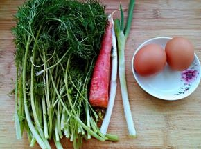 整理食材：蔬菜洗净晾干。