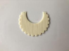 圣诞老人的大胡子就做好了，如果没有模具，就用剪刀大致剪出胡子的形状。