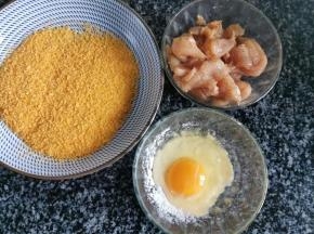 3 鸡蛋和面粉混合