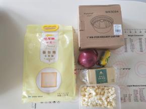 1.材料备齐，黄油软化。