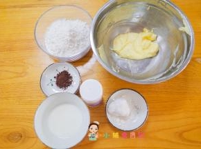 把材料准备好，黄油一定要软化到位哦