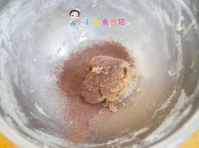 取50g黄油糊筛入2g可可粉