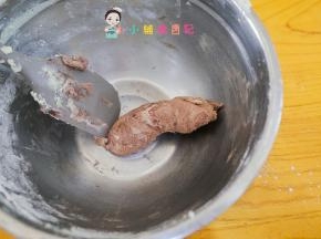 混合好就是这样的面糊，这样就有两个颜色的面糊了