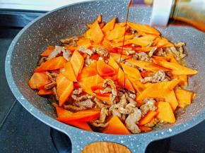 加一点生抽调色。