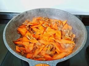 快速把调味料翻炒均匀即可出锅。