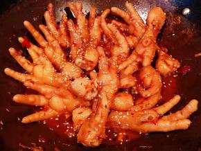 撒上芝麻提香即可出锅享用