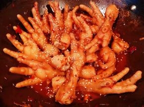 撒上芝麻提香即可出锅享用