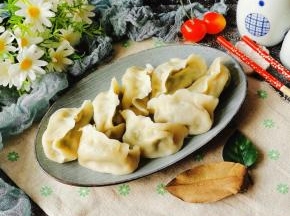 捞出装盘 蘸着醋吃  非常鲜美