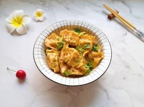 超级好吃的红油干拌饺子。