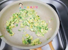 有点凝固了再翻炒一下直到完全凝固