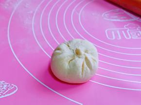 如包子手法包起来，收口朝下，依次做完。