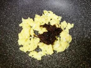 加入梅菜肉酱。