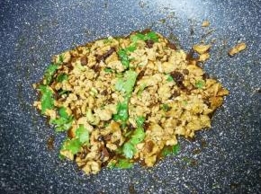 搅拌均匀，盛出备用。