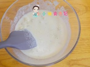 搅拌成细腻的面糊糊