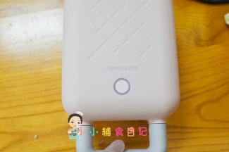 盖上九阳三明治机的盖子，看有热气从两边冒出，再计时20秒左右就可以了