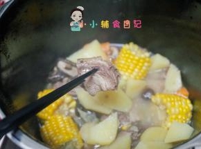 高压锅继续压一会关火，等打开看看鸭肉是不是能筷子插入，如果还不行那就继续压一下。出锅前放入勺盐3g酱油就可以了
