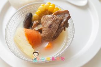 这个汤放了玉米会好吃很多，所以不建议去掉