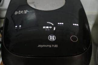 放入电饭锅里蒸熟。