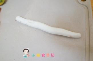 山药去皮，山药一定要戴手套操作不然手会很痒