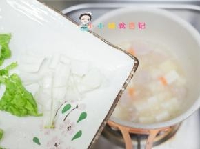 最后加入青菜跟紫菜