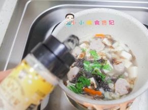 加入香菇粉、植物油调味就完成了是不是很简单呢