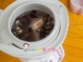 最后把鸡腿放进去