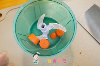 胡萝卜去皮切成碎末