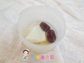 鳕鱼一块+姜片+红枣+水锅里蒸十分钟焖一会
