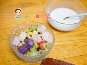 水果麦片放到碗里