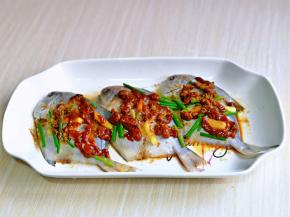 再加入豆瓣酱，十三香。