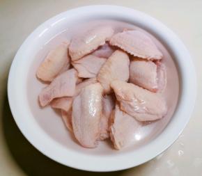 反复清洗干净 用清水浸泡半个小时