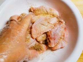 抓匀入味 腌制20分钟
