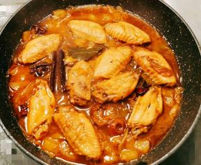 煮至汤汁浓稠 可以用筷子试一下成熟度 如果轻松穿透 表明已经熟了 大火收汁即可关火