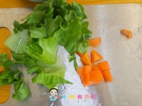 把材料切碎备用
