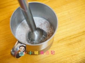 用料理棒打成牛奶肉泥备用