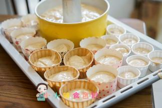 烤箱提前预热170度 ，纸杯蛋糕7成满